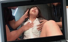 Tacky japanese girl acquires cunt vibrated
