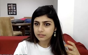 CAMSTER - Mia Khalifa'_s Webcam Turns On Before She'_s Ready