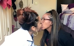 Lesbian no hands kiss  challenge  2